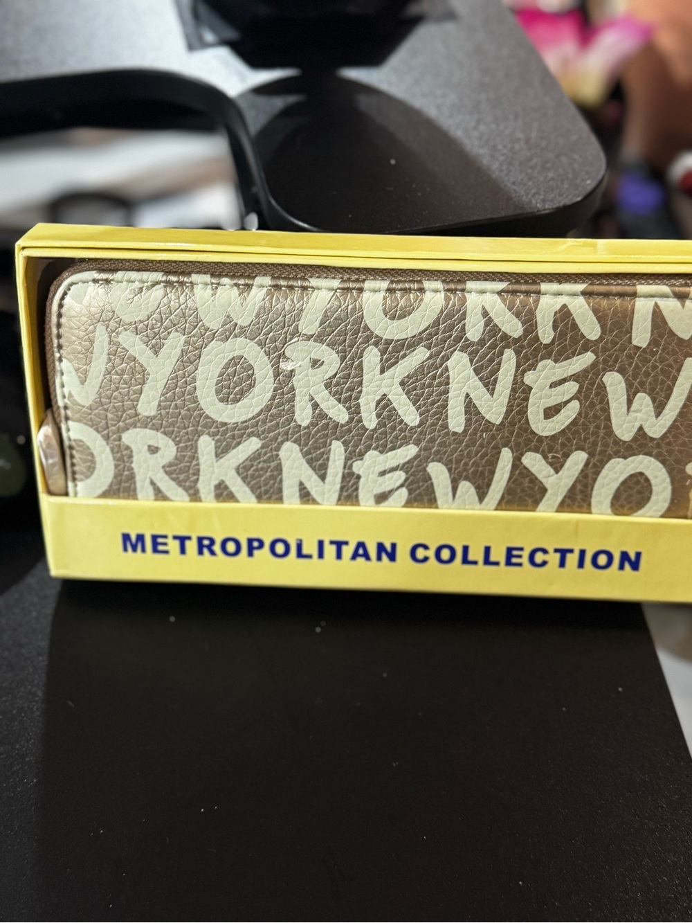 Metropolitan Collection New York Brown & Cream Zip Wallet
